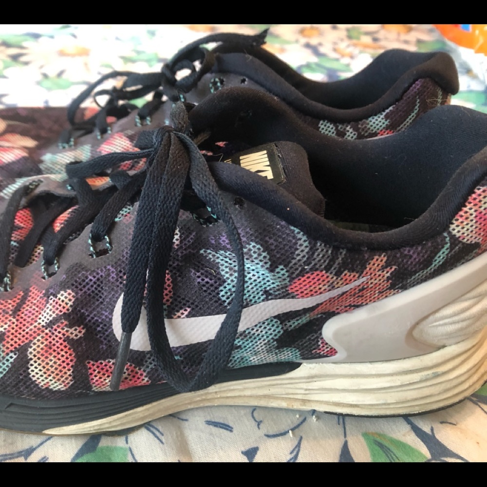 Nike Lunarglide blue flowered pink, purple W 7.5 M